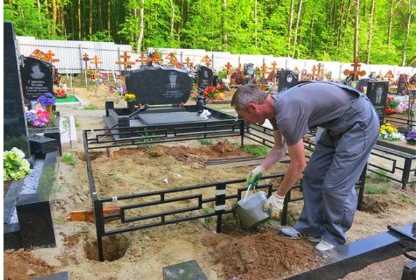 Установка оград на кладбище