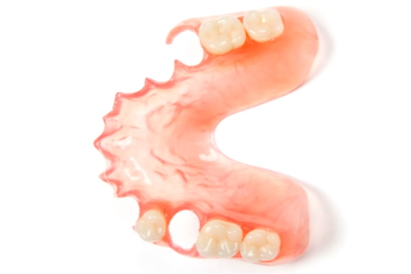 Нейлоновый зубной протез