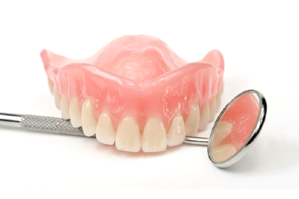 Зубной протез акриловый 