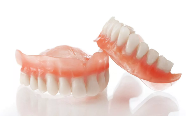 Протезирование зубов полными съемными пластиночными протезами (нейлоновый)