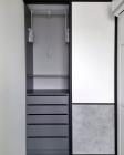 Шкаф-купе в узкий коридор с выкатными ящиками и лифтом для одежды 